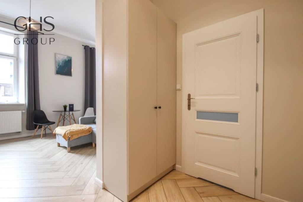 Piekny Apartament W Zabytkowej Kamienicy Krasków Exterior foto
