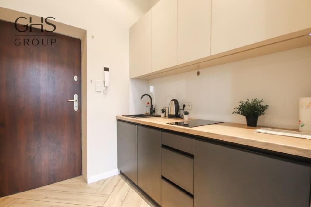 Piekny Apartament W Zabytkowej Kamienicy Krasków Exterior foto